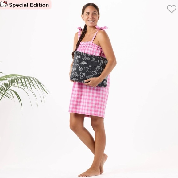 Aloha Collection x Hello Kitty Black Max Pouch - Picture 2 of 6